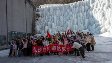 冰凝太行 镜绘龙卧——新乡摄协手机委员会龙卧岩冰挂采风活动掠影